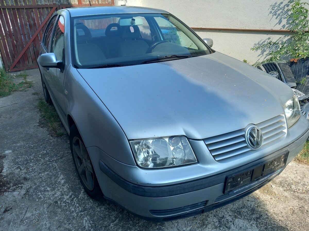 Predam diely VW Bora 1.6 sr 2000