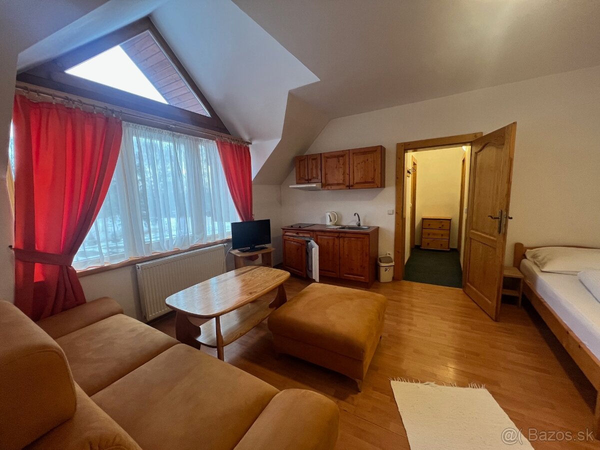 Priestranný apartmán v centre Tatranskej Lomnice