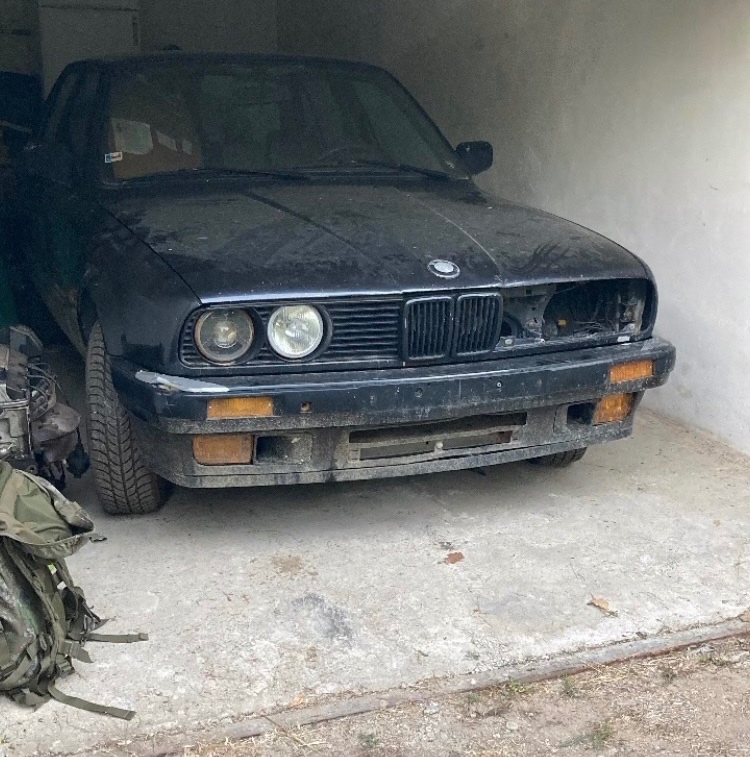 Predám BMW e30