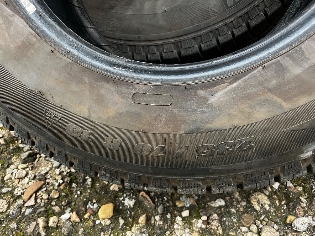 235/70 R16 michelin zimnne