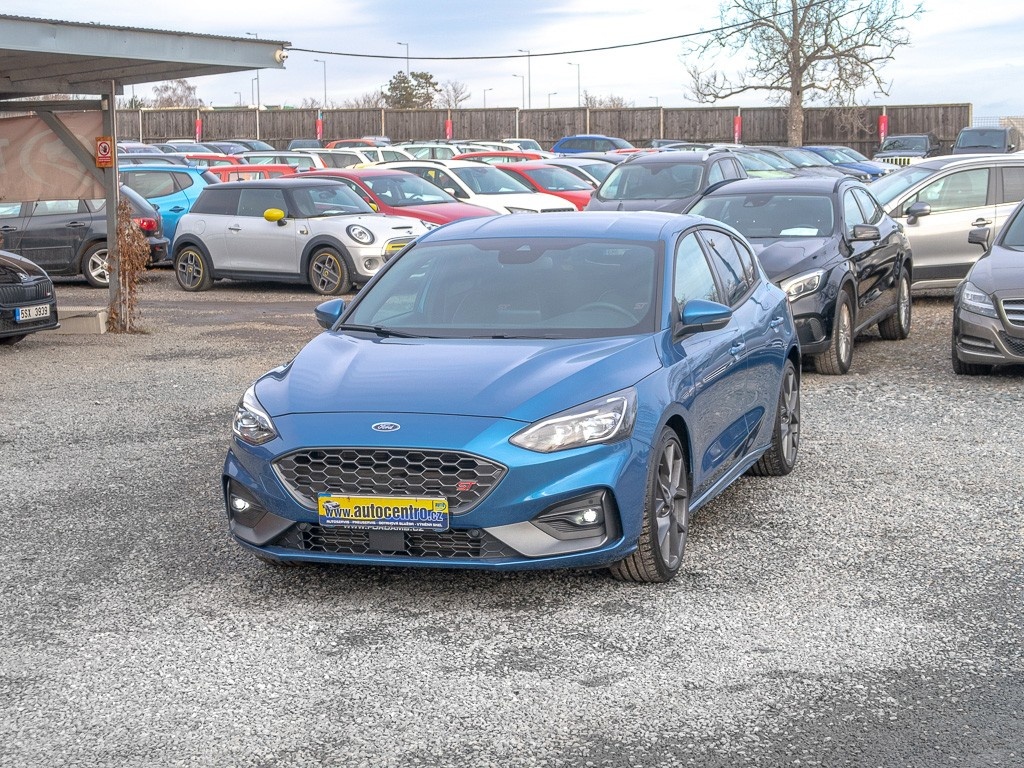 Ford Focus 2.3T ST PERFORMANCE 206 KW 9 000 KM ZÁRUKA 2027