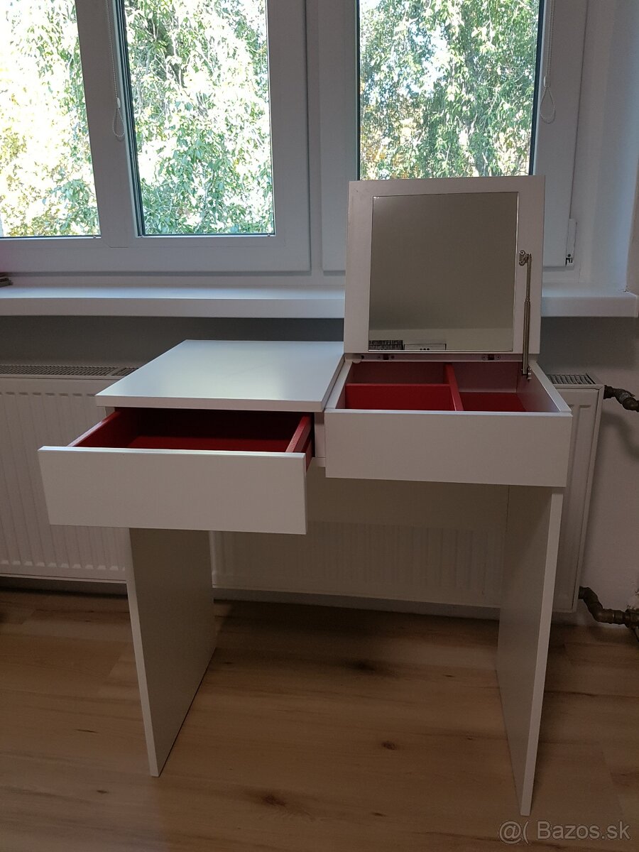 Predam kozmeticky stolik IKEA