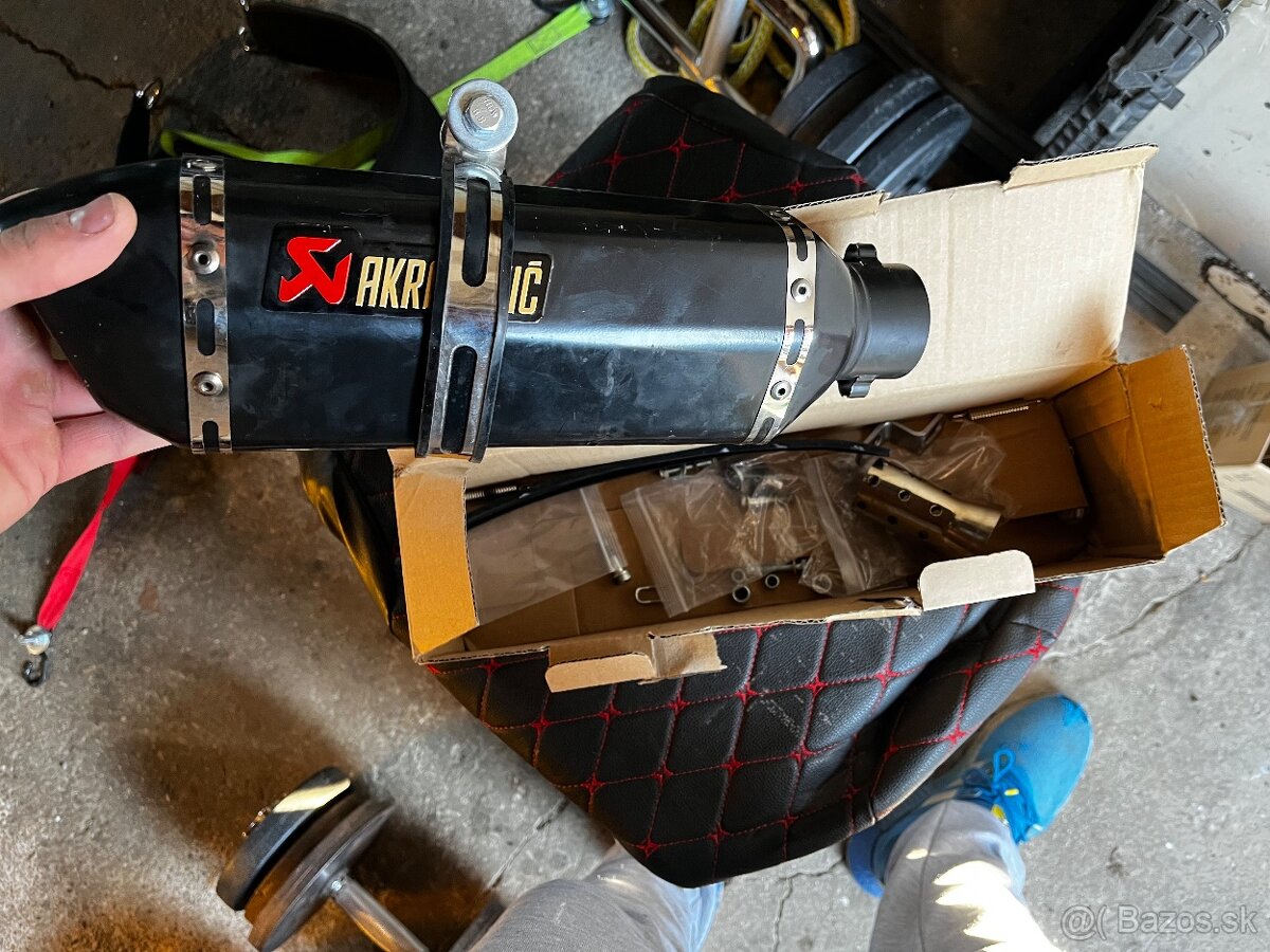 Fake akrapovic výfuk