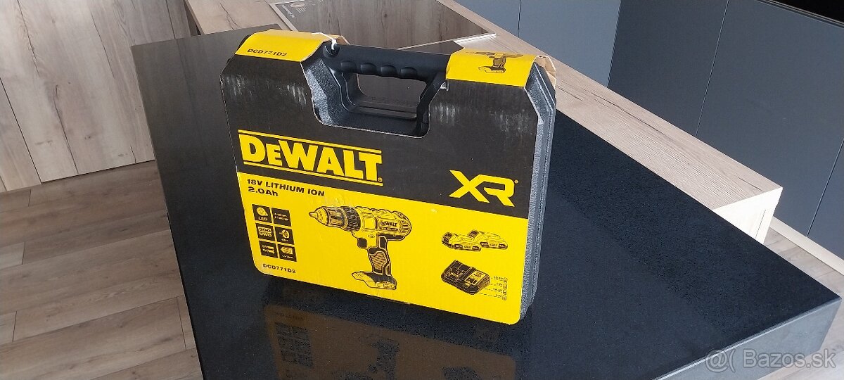 Nová aku. vrtačka DeWalt DCD771D2