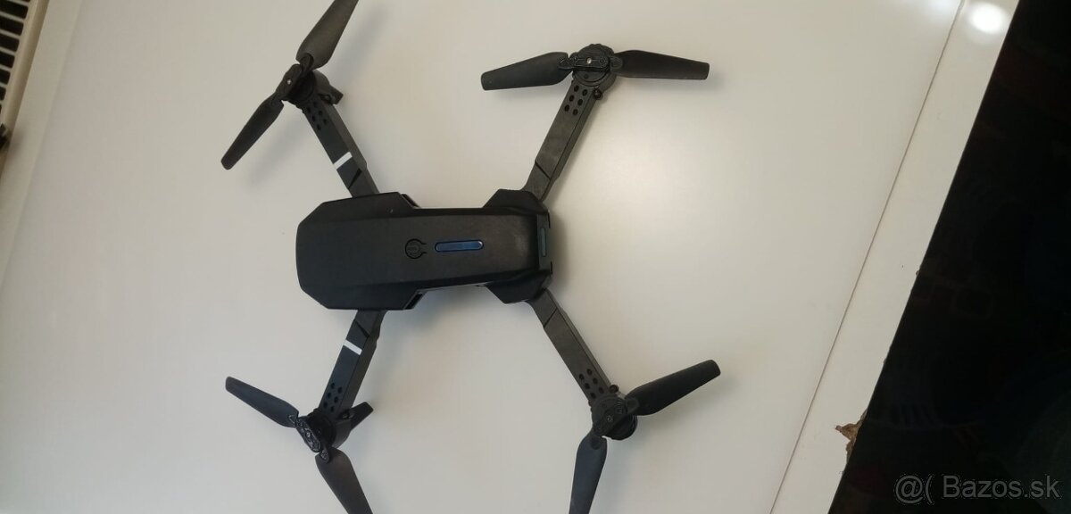 Dron s HD kamerou