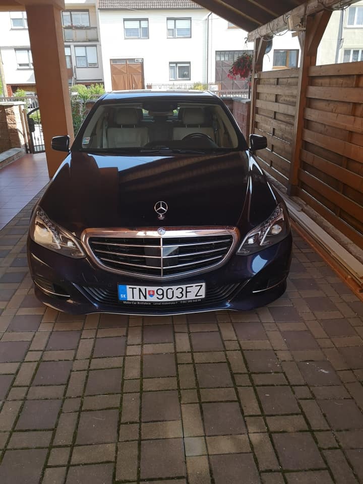 Mercedes-Benz E 350 Bluetec 4MATIC sedan