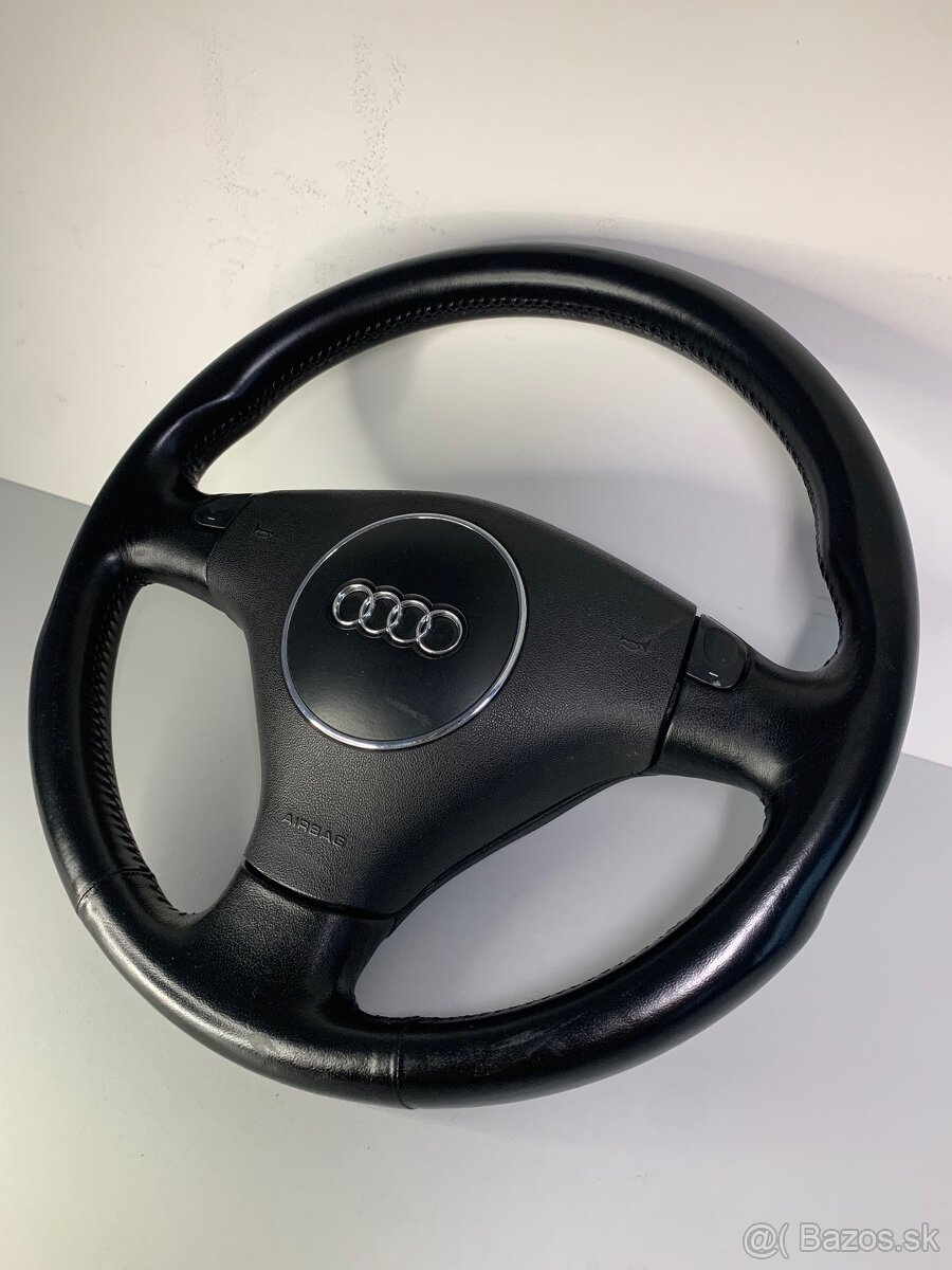 Trojramenný volant AUDI s radením na volante