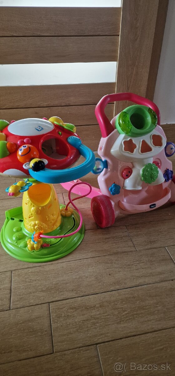 Detské choditko +hrací stolík