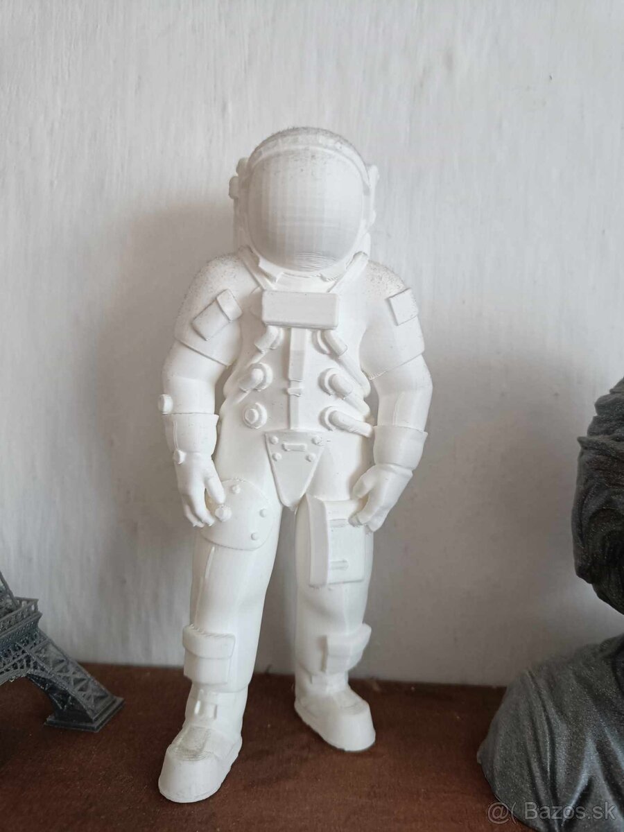 Predám sošku(bustu) Appolo astronauta - 18 cm