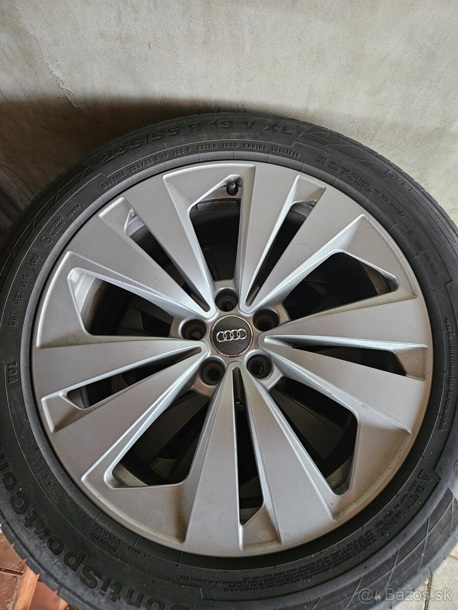 AUDI elektróny R19 - 235/55 R19 Continental letné