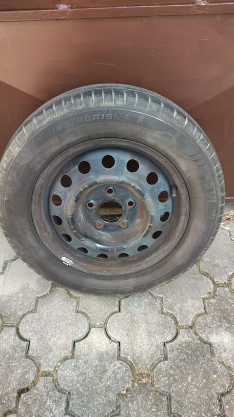 Pneumatiky letné na diskoch 185/65 R15