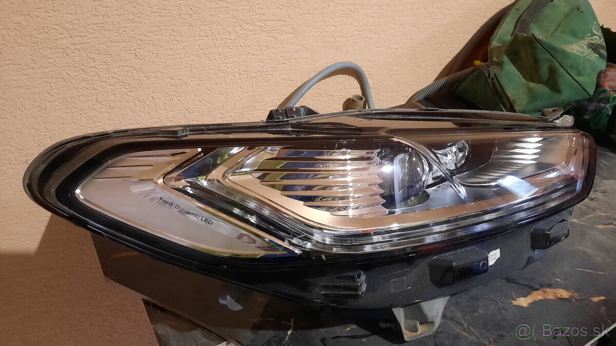 Ford Mondeo Mk5 full led svetlomet pravý -