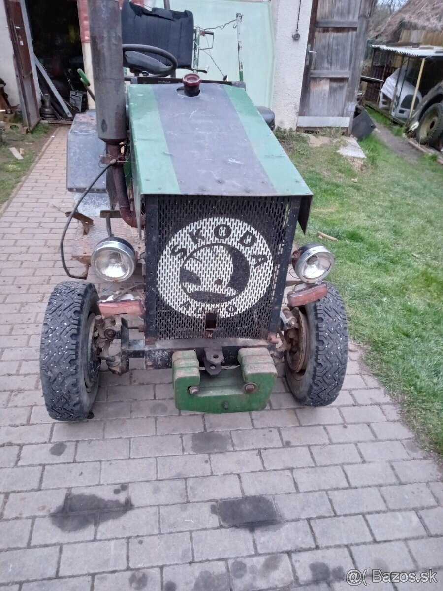 Malotraktor s vlečkou