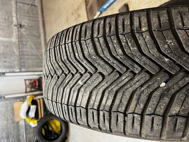 Celoročne pneu 215/55r18