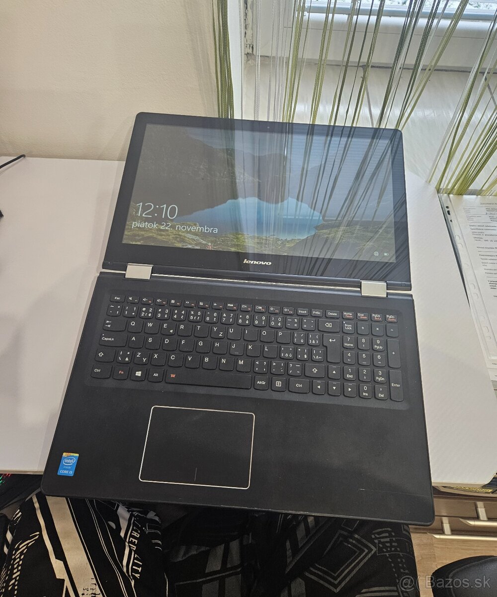 Lenovo 15.6 dotykovy, i5, 8gb ram, 256gb ssd 300e