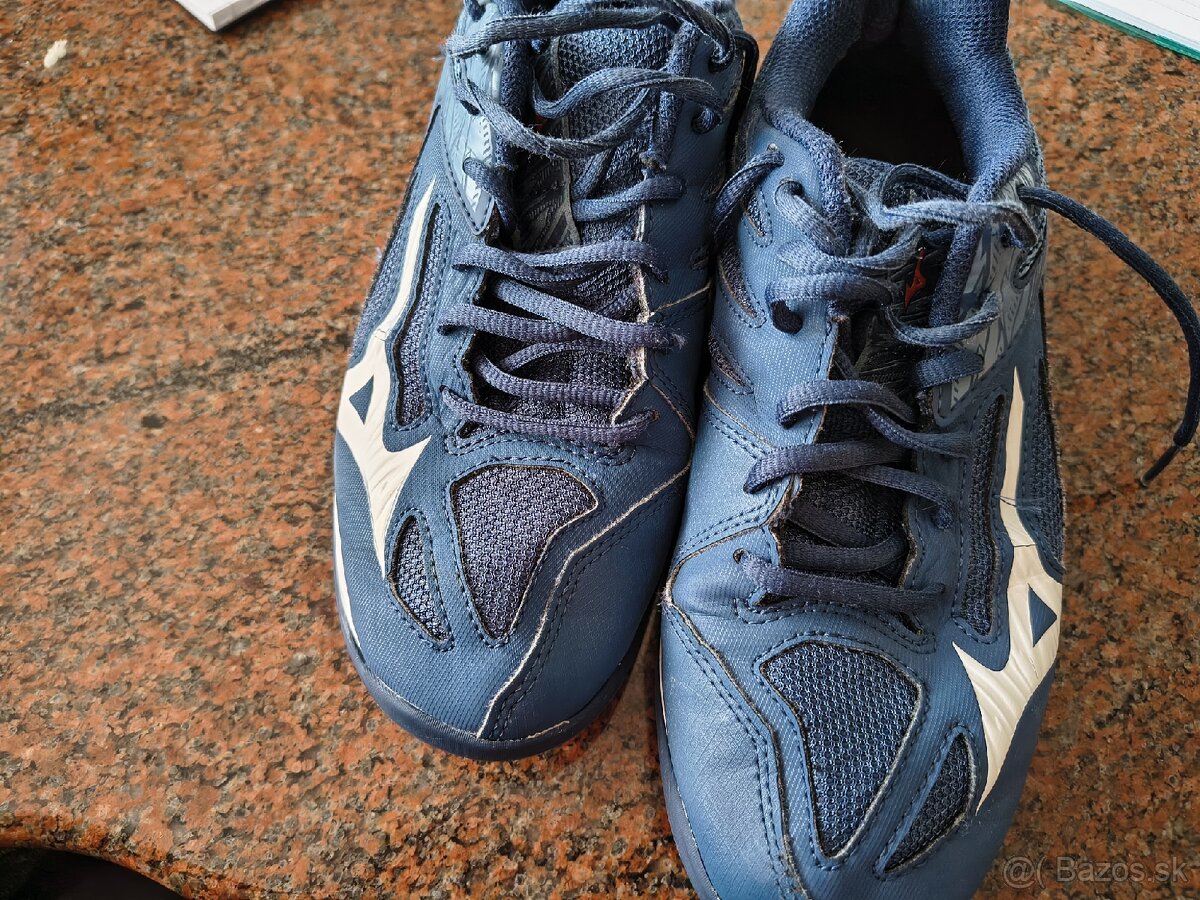 Predávam Mizuno halovky  za 20 eur veľkosť 38.