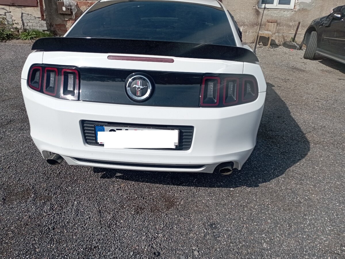 FORD MUSTANG 3,7L V6 RV 2014 227KW CZ. TP POJIZDNÉ,