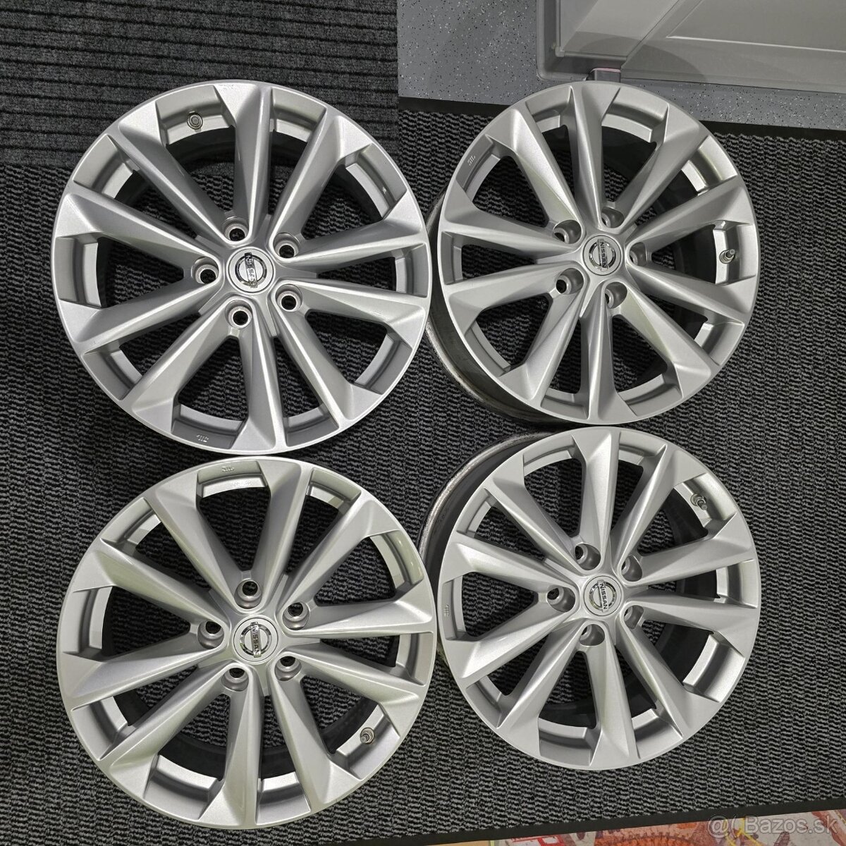 17" ALU disky z Nissan Qashqai 17x7J ET40 5x114,3