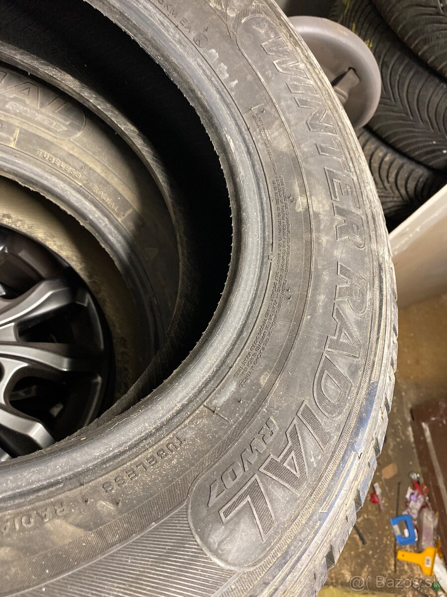 Predám pneu 235/70R16 106S