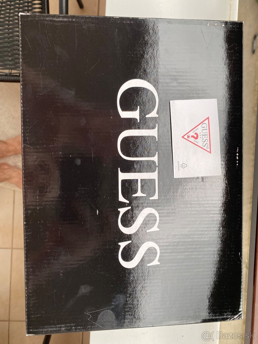 Kabelka Guess