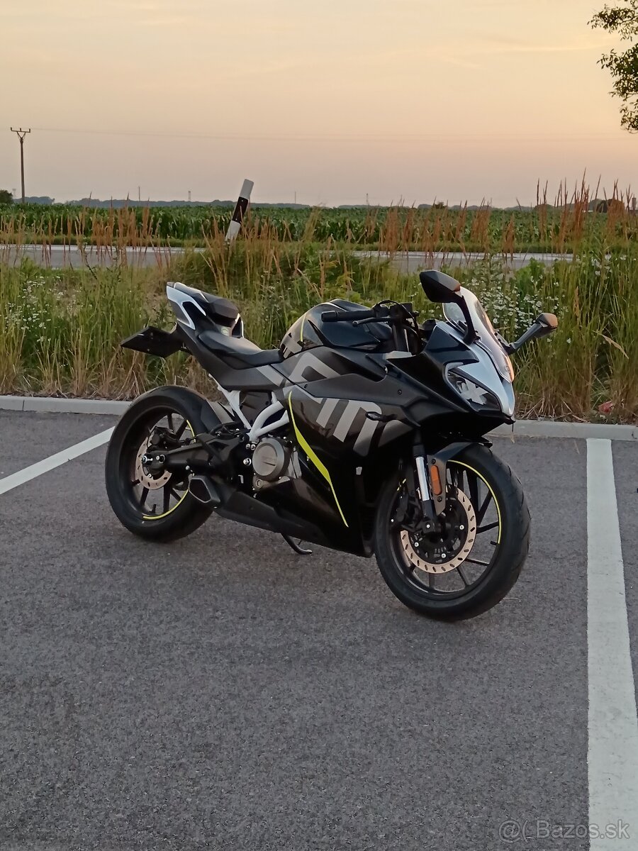 CFMoto 300SR