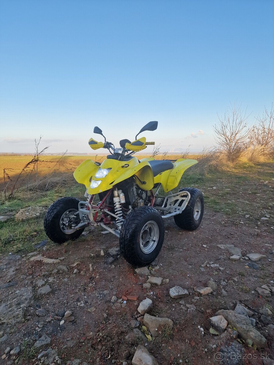 Suzuki LTZ 400 biele SPZ