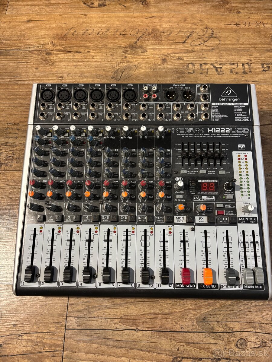 Behringer XENYX X1222USB - Mixážny pult