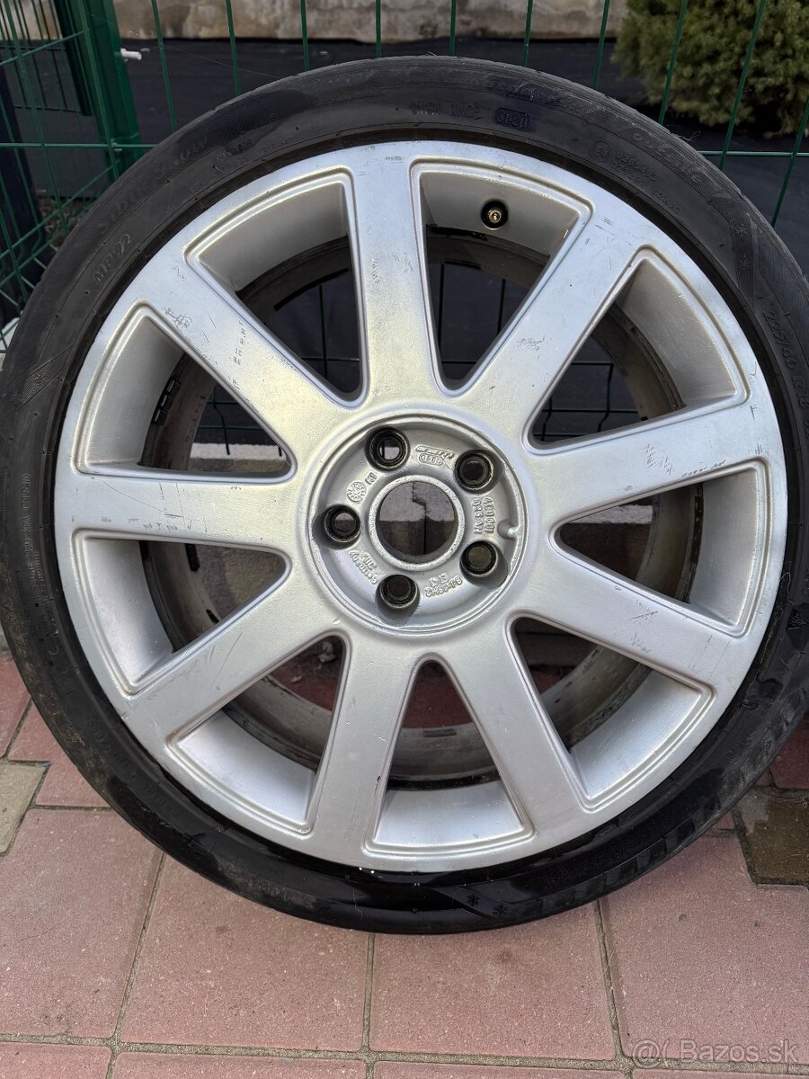 AUDI elektróny 225/40 R18