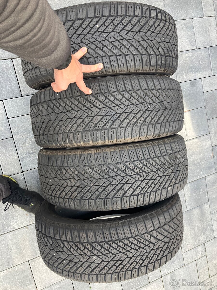 Pirelli 225/45 R19 zimné