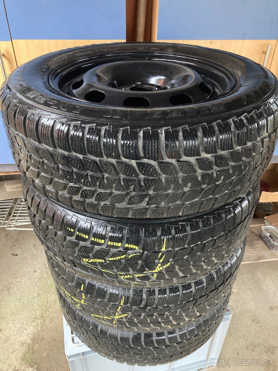 Zimné pneumatiky Bridgestone 195/65/15 + disky na Oktaviu