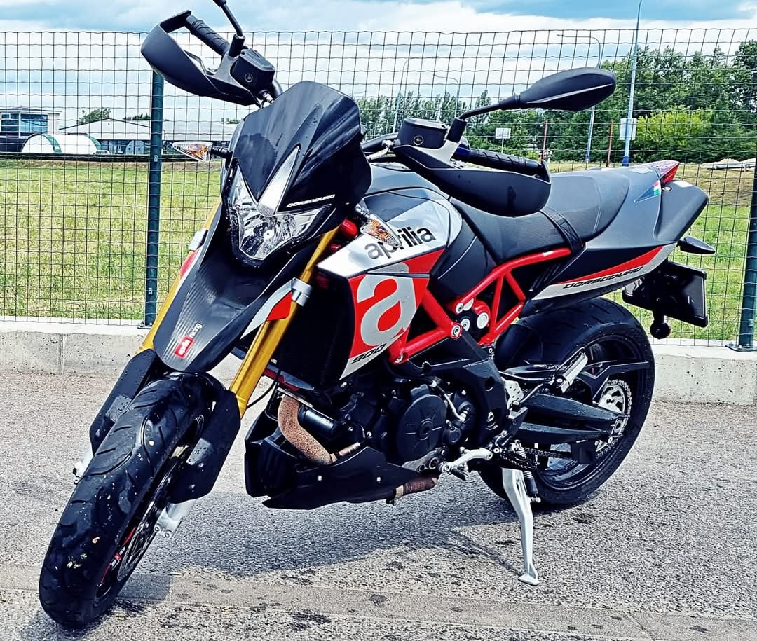 Aprilia Dorsoduro 900