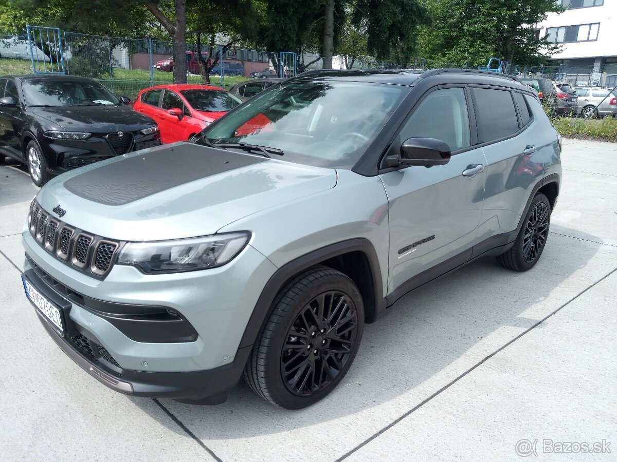 Jeep Compass 1.5 e-Hybrid Upland, 37 000 km, SR, v záruke