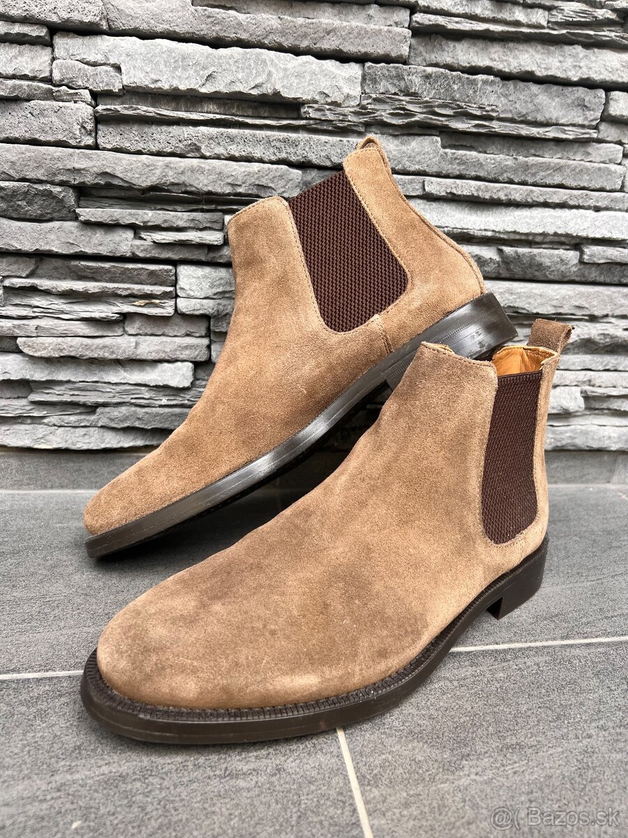 Chelsea boots