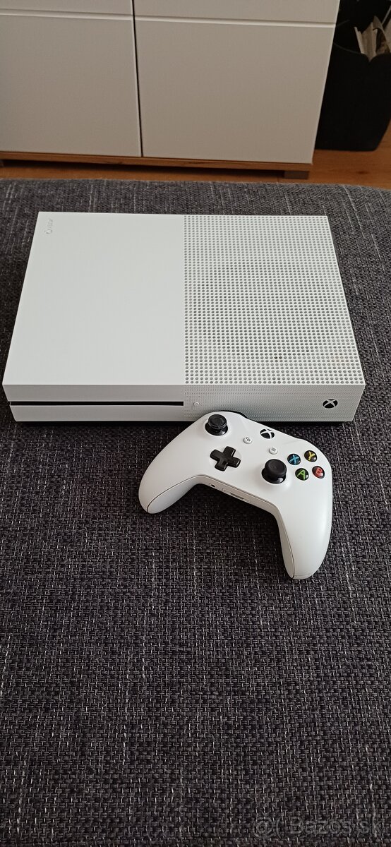 Predám xbox one s 500gb