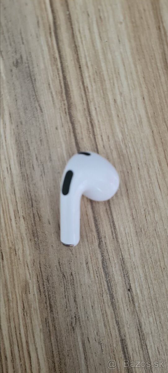 Apple Airpods 3 práve sluchadlo