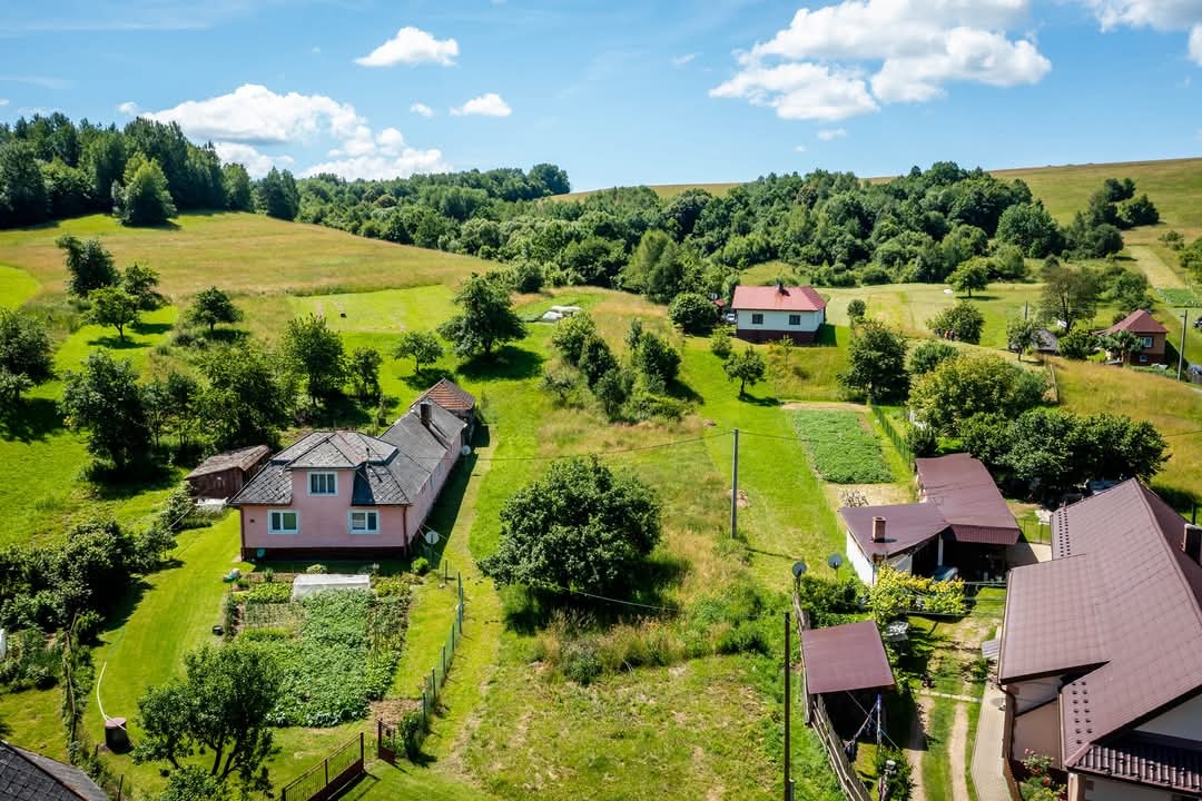 Ponúkame na predaj slnečný pozemok v obci Ladomírov