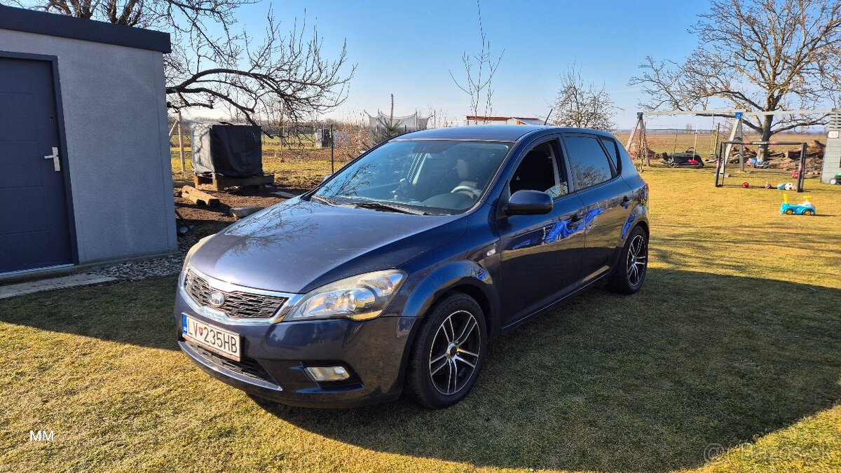 Kia Ceed  , 1.4 benzín,  2010, kupované v SR ,