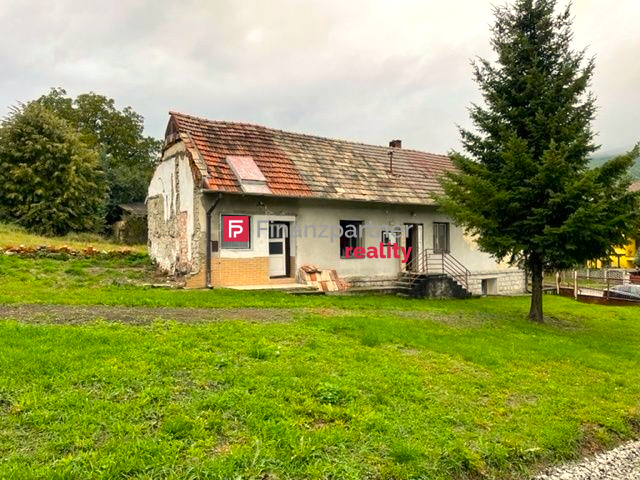 Pozemky so starším domom v starej časti Fintic (F286-12-ANM)