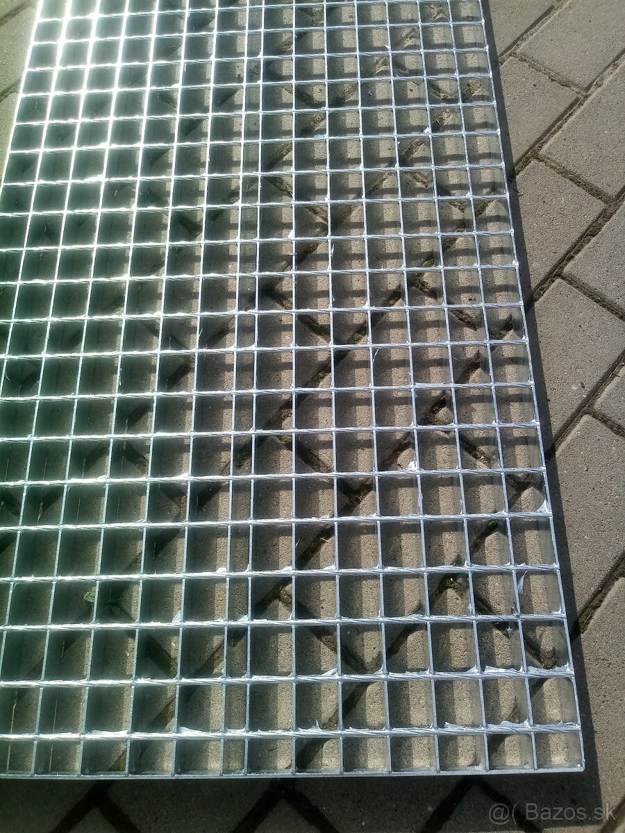 Podlahový rošt 1000×1000 mm 30x2