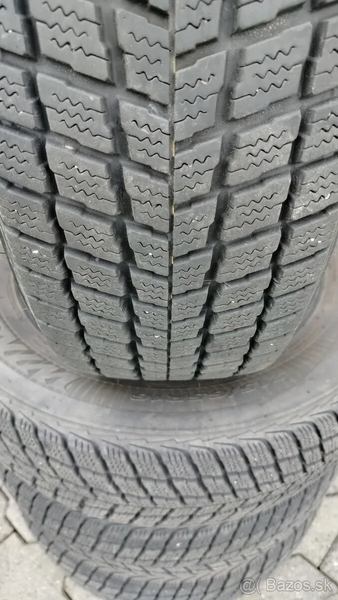 Predám 4 zimné pneumatiky 215/65 R16 98H Nexen