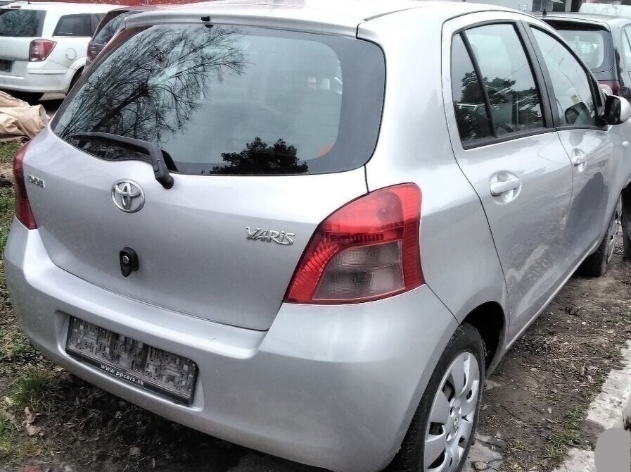 Toyota Yaris 1.0 2006 predám MOTOR 1KR-FE, Spinačka sada, DV