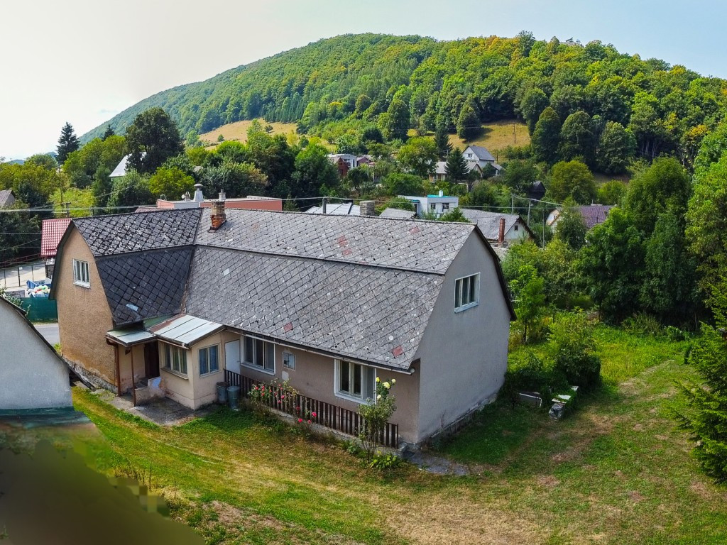 Exkluzívne ponúkame rodinný dom s pekným pozemkom, Zliechov