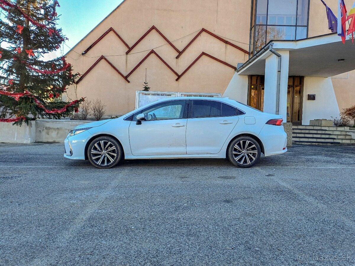 Toyota Corolla sedan 1.5 Dynamic Force, 92kW, nízky nájazd