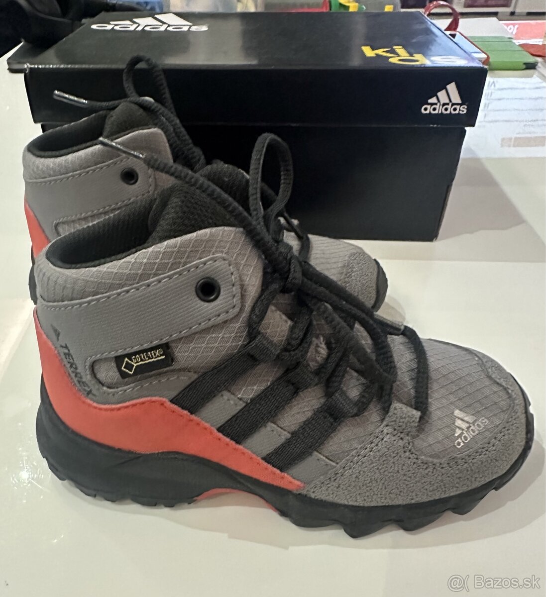 Predam detske turisticke topanky Adidas velk 25,5