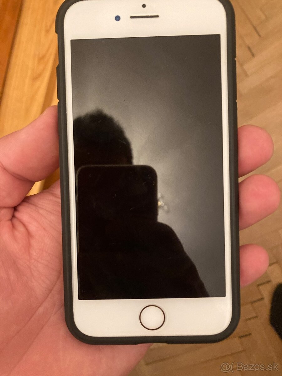 Apple iPhone 8 (64GB)