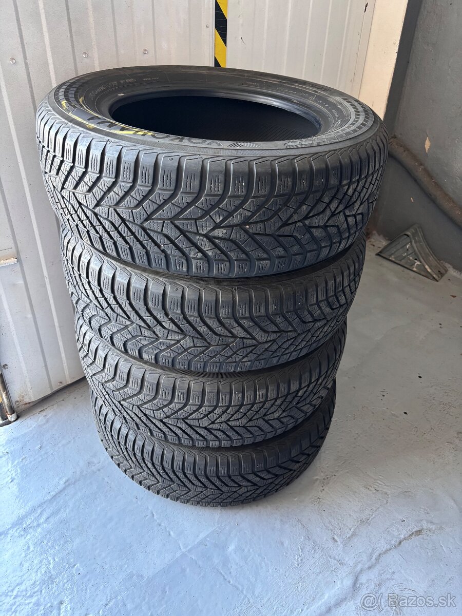 Yokohama 215/60R16 zimné