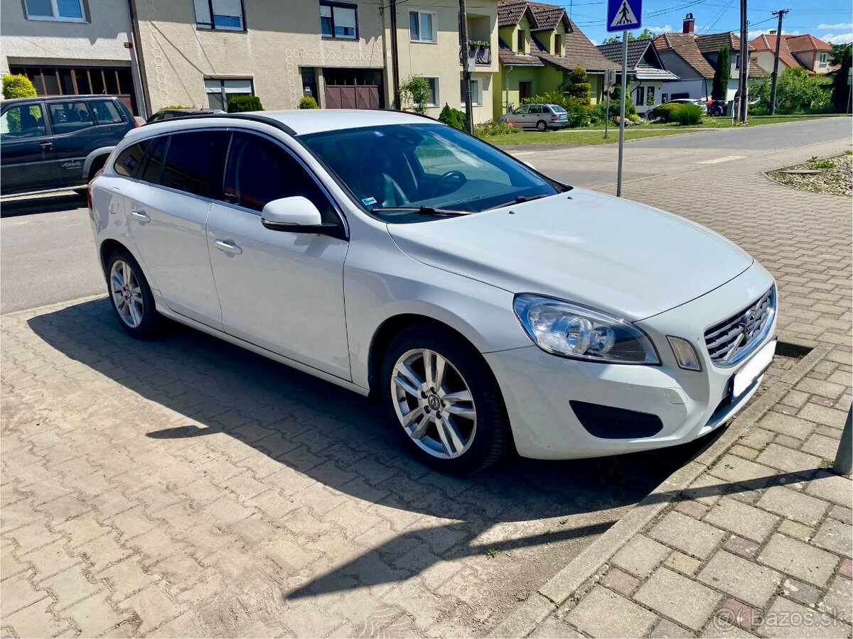 Volvo V60 D4 Momentum 120kw