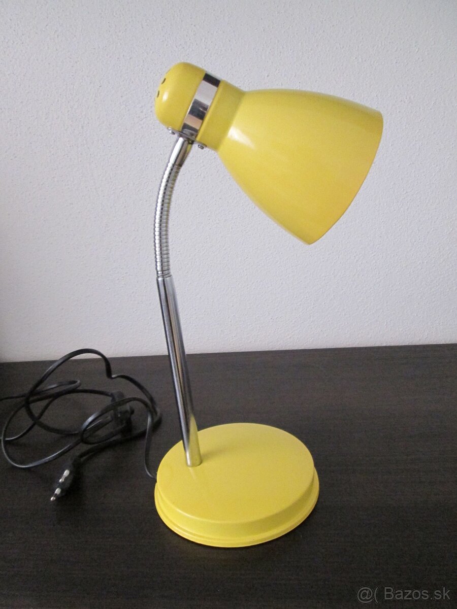 Retro kovová stolová lampa