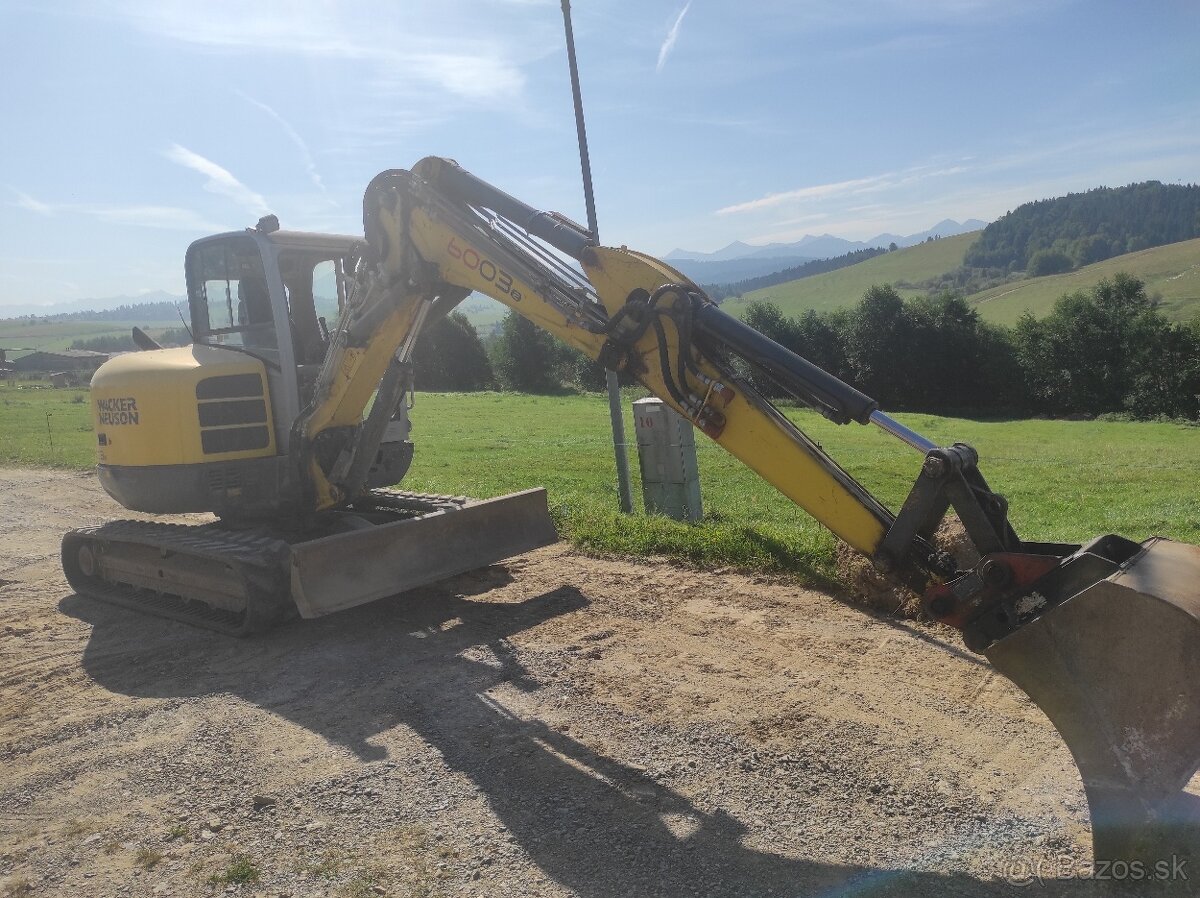 Pásový bager Wacker Neuson váha 6600kg,