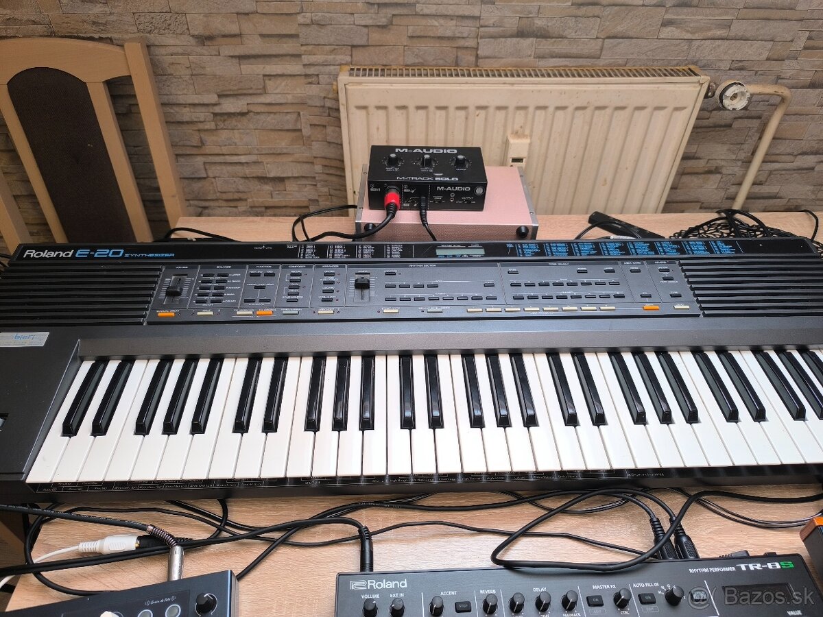 Roland  e 20 shyntetizer  arturia microfreak